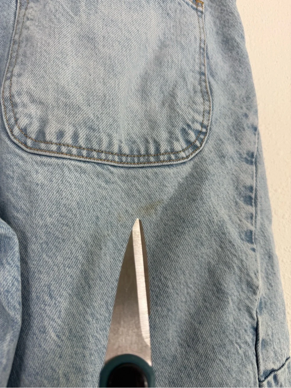 Free People We the Free Extreme Measures Low Rise Barrel Shorts Relaxed Sz 31